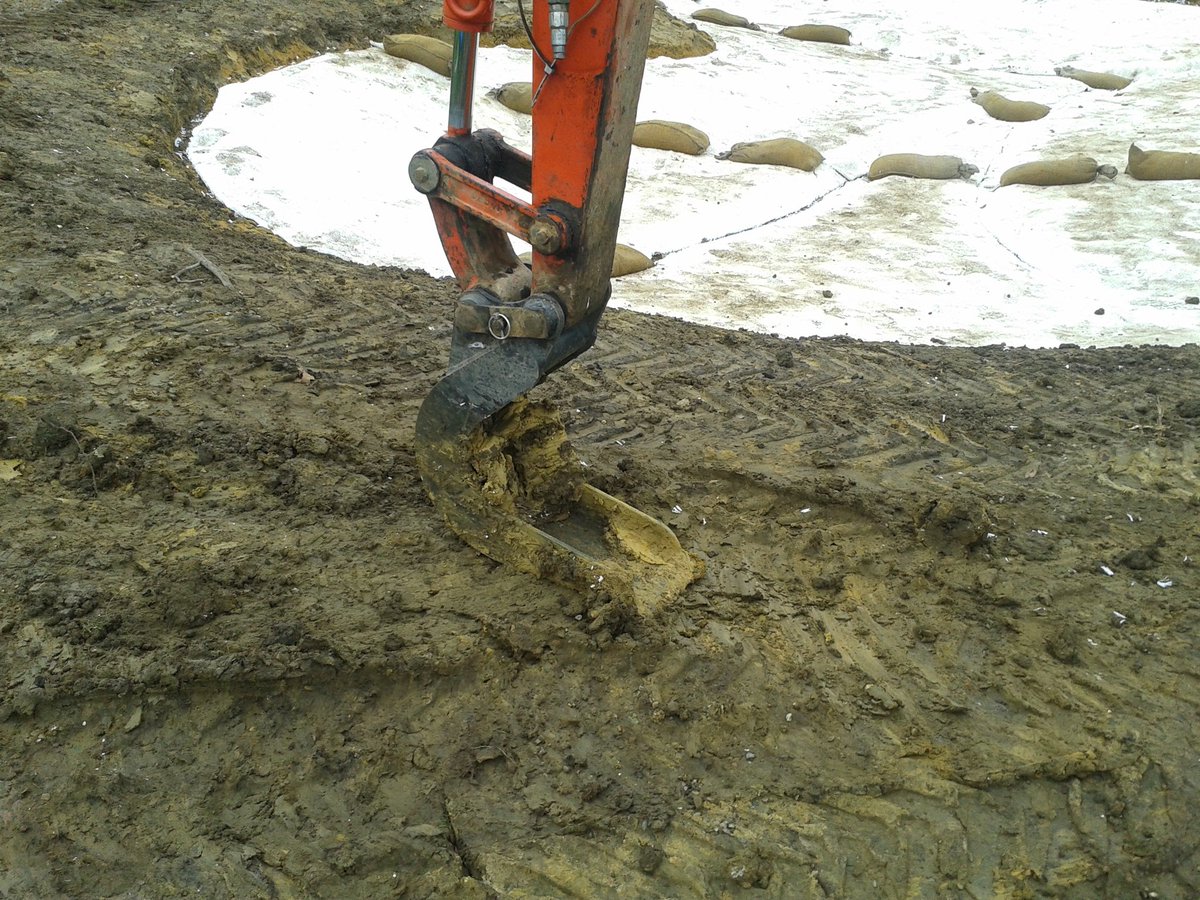 PaceBarry's tweet photo. You know there's a drainage issue when you have to break the #ClaySpade out #stickygoo https://t.co/R9sN4QhyoA
