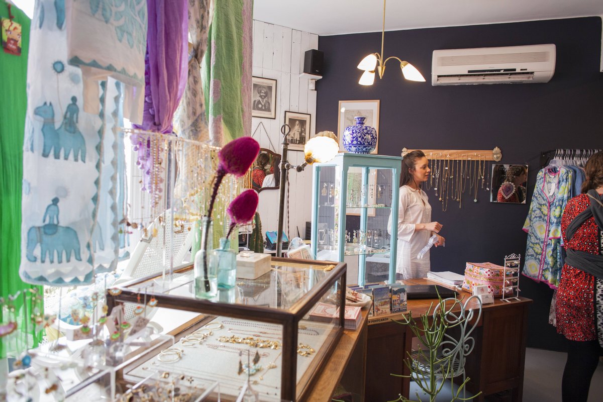 mapmyway's tweet photo. Support local designers with our new #MMWBuyLocal route: https://t.co/YTBZDBsMTl @MerchantsonLong @mungoandjemima https://t.co/z8WR6wAUTI