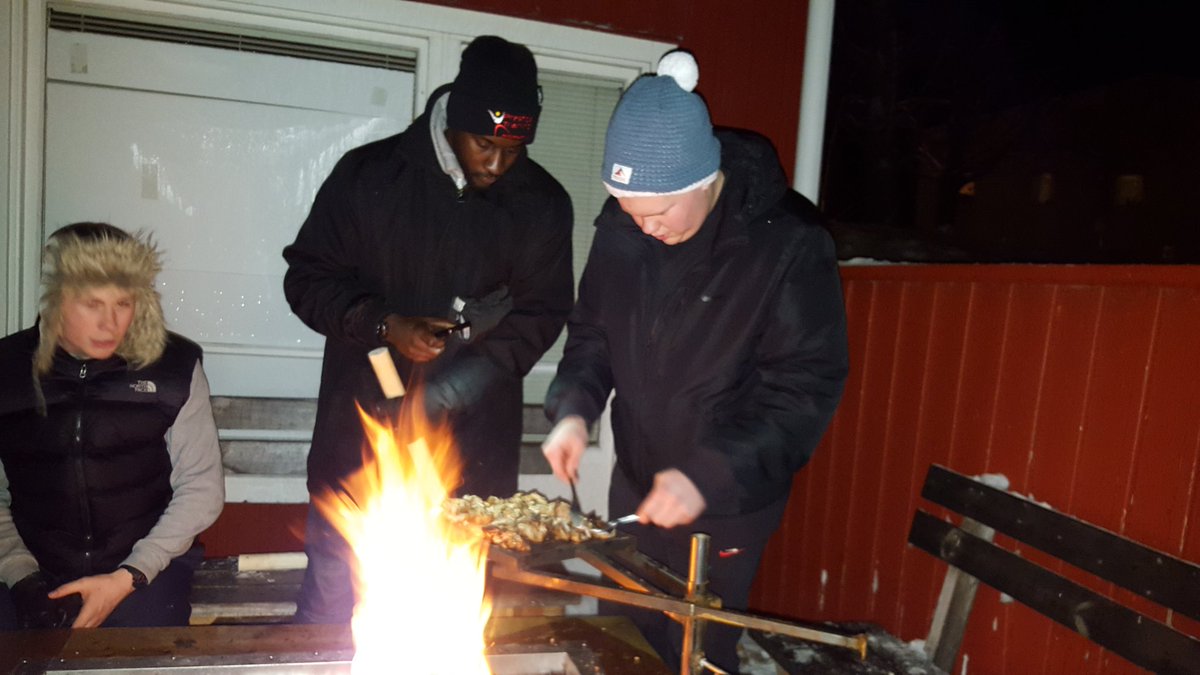 trainprestige's tweet photo. Outdoor cooking, ice skating and a message home..ahhhhhhhh.
@eispossible @EUErasmusPlus 
#arvidsjaur #sweden https://t.co/fYzWd2lQsS