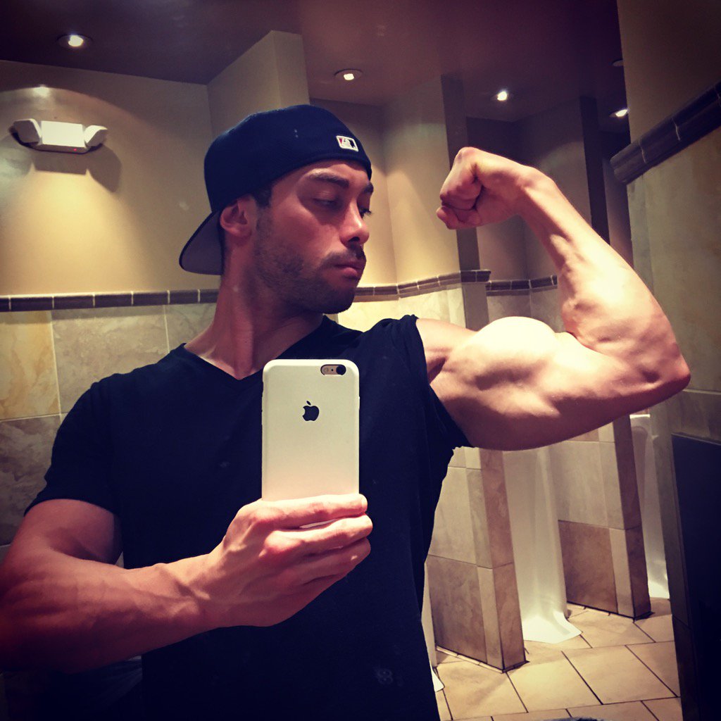 On flex même aux chiottes rien à secouer !  #EfkanMeetsPaige