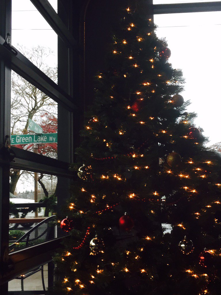 BaquePaque's tweet photo. Handwritten holiday correspondence + chai @FixGreenLake #espressofix #coffeeshop #holidays #Seattle https://t.co/VIXgfiaQb4