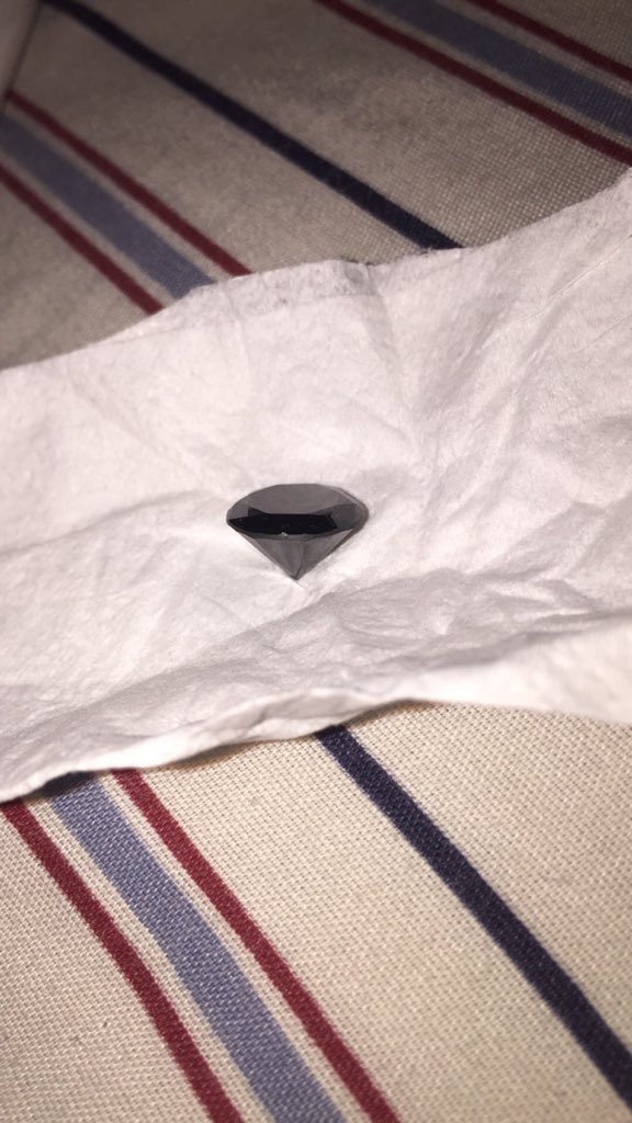 Mattos517's tweet photo. 4.5ct REAL Natural Colombian Black Diamond not those fake heat Treated ones y'all love HMU $ TALKS #TheyAreNotCheap https://t.co/SYCqyG7s5D