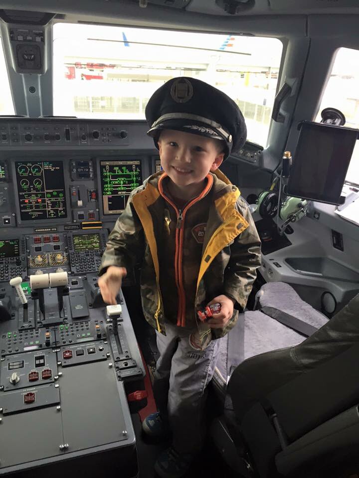 dennisbissell's tweet photo. Thanks @AmericanAir for making my son's day! https://t.co/kCaq4Iq0W5