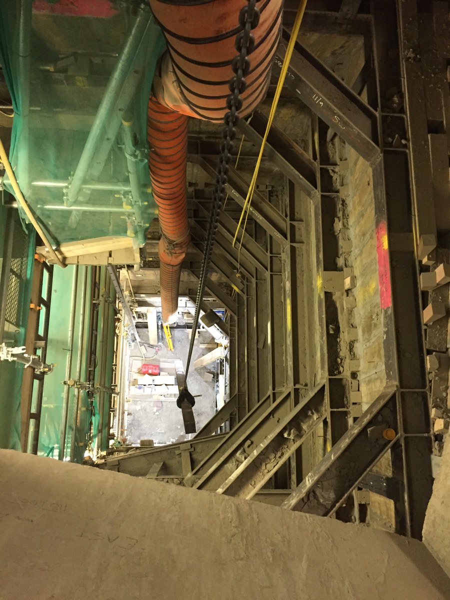 BakerlooLink's tweet photo. Handwork tunnelling is required when access or space restricts the use of mechanical excavation methods #TunnelDayUK https://t.co/ZIjZCvIRin