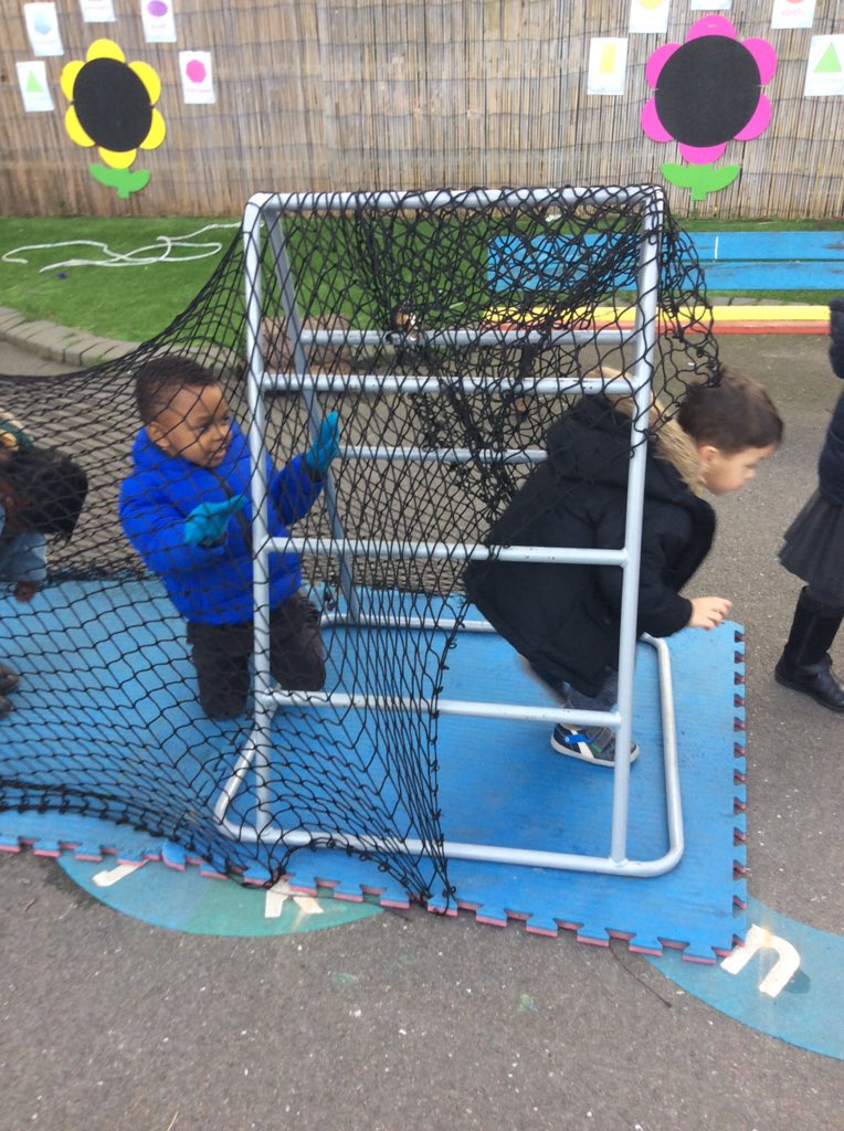 Kender_NurJ's tweet photo. #OperationUnder Cmon kids! Let's lift those limbs! Go go go 👉 #Fitness #Energy #DontBlockTheTunnel! #OneWay!⛔️ https://t.co/h8376mjTKa