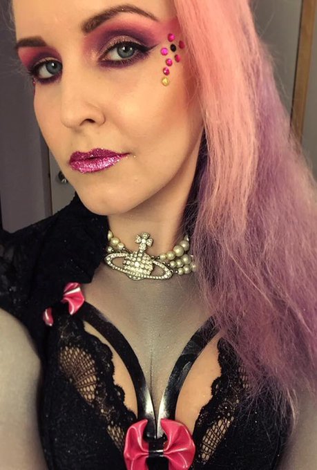 Pre #IAMX gig selfie time lol #berlin #IAMXBerlin @IAMX #suicidegirls #sg #sguk #suicidegirlsselfie https://t<a href="/tag/iamx"class="tags">#IAMX</a><a href="/tag/berlin"class="tags">#berlin</a><a href="/tag/iamxberlin"class="tags">#IAMXBerlin</a><a href="/tag/suicidegirls"class="tags"><span>#suicidegirls</span></a><a href="/tag/sguk"class="tags"><span>#sguk</span></a><a href="/tag/sg"class="tags"><span>#sg</span></a><a href="/tag/suicidegirlsselfie"class="tags"><span>#suicidegirlsselfie</span></a>
