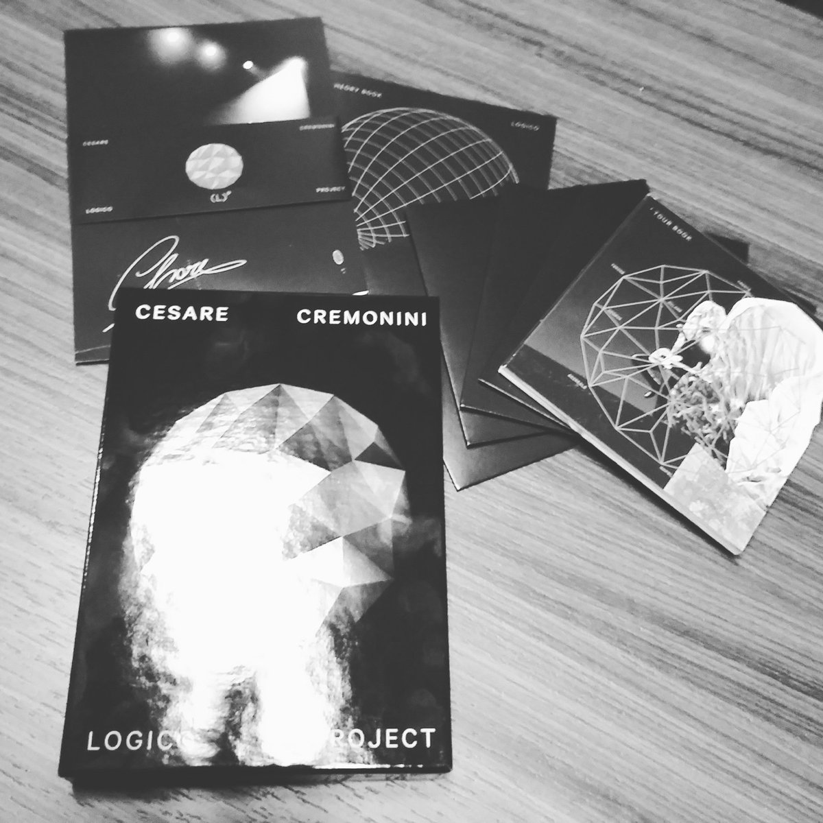 LaFlemma's tweet photo. @CremoniniCesare Ecco qui tutto ciò che di più bello potevi regalarci. Felice come non mai.
#LogicoProject https://t.co/7ppFVIagBU