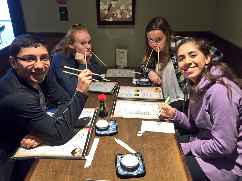 HACHeadCoachCD's tweet photo. Sushi lunch! #starstakebc #DoradoStars #team #toomuchfun https://t.co/mMTuYVx4VP