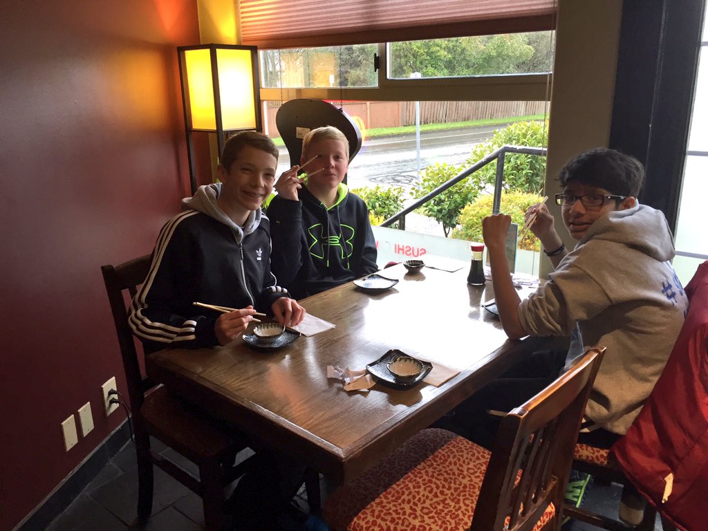 HACHeadCoachCD's tweet photo. Sushi lunch! #starstakebc #DoradoStars #team #toomuchfun https://t.co/mMTuYVx4VP