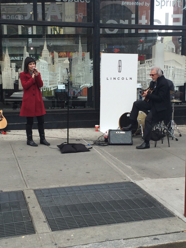 kikemax10's tweet photo. #quietluxury with Sara Niemietz at flatiron district. @LincolnMotorCo https://t.co/OaWyeQg0T7