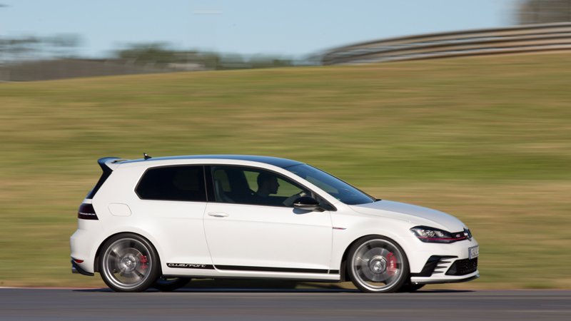 VW_es's tweet photo. El GTI más potente de todos los tiempos. https://t.co/2t7hgIMWMH https://t.co/PGsyMC8RmD