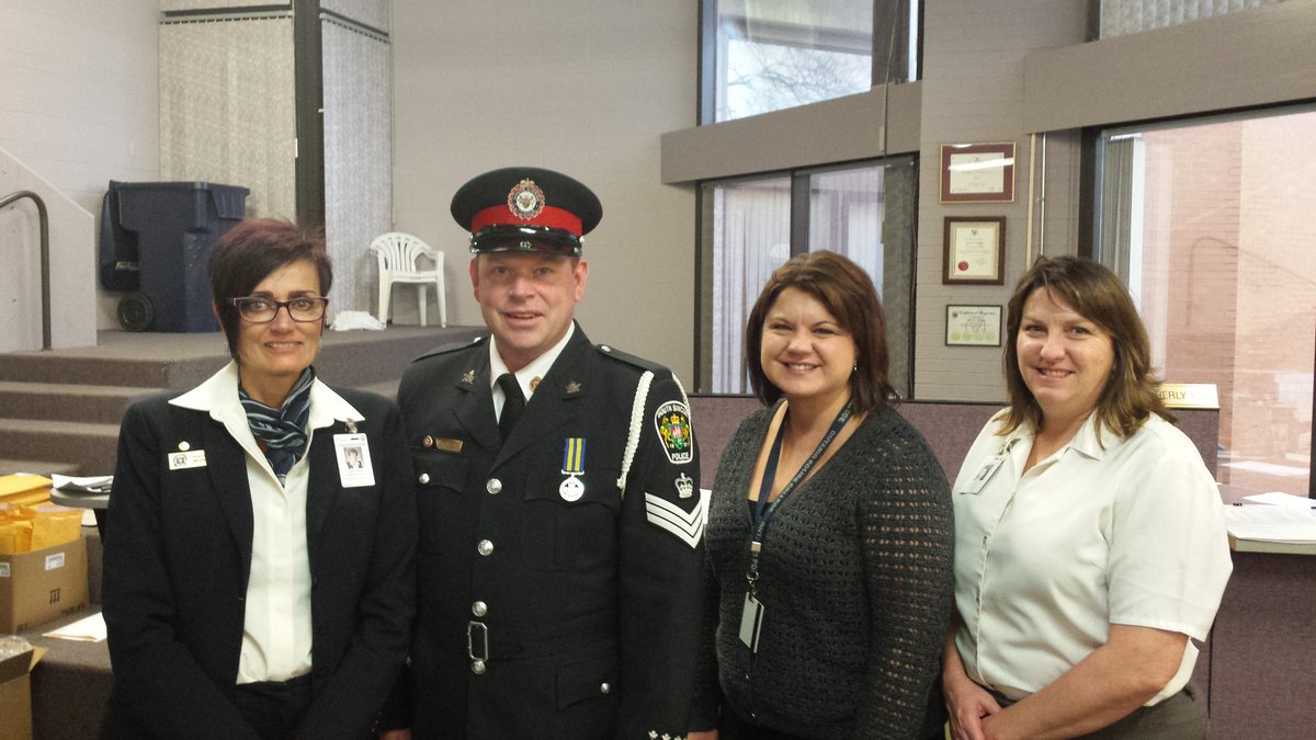 SouthSimcoePS's tweet photo. @SSgtWilson thanking the great staff @OPCVC Registrars Office for the amazing support they provide to SSP. https://t.co/Df3nqZ2XhG