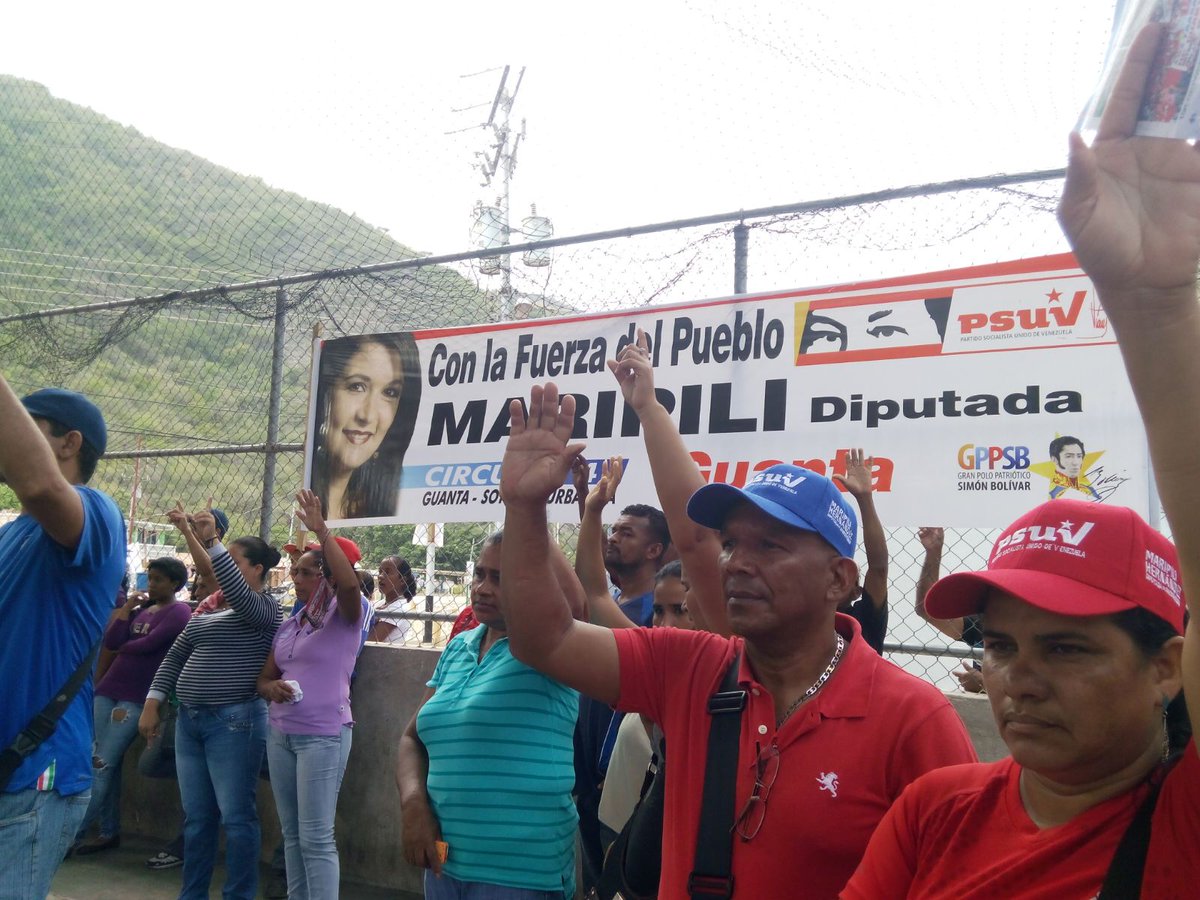 ComandoGuanta's tweet photo. #Guanta Maquinaria Chavista de #Chorrerón realizaron #CierreDeCampaña sellando la #VictoriaPerfecta6D @NicolasMaduro https://t.co/MlXWjRjlse