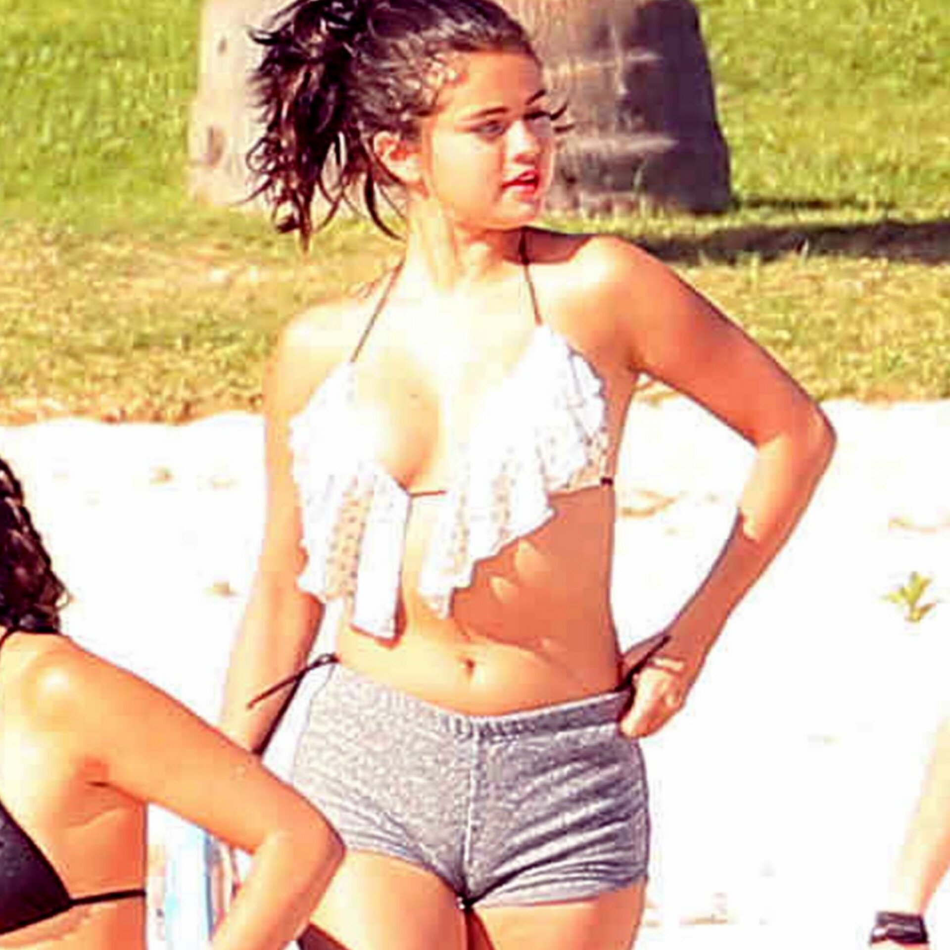 SELENA GOMEZ camel toe 