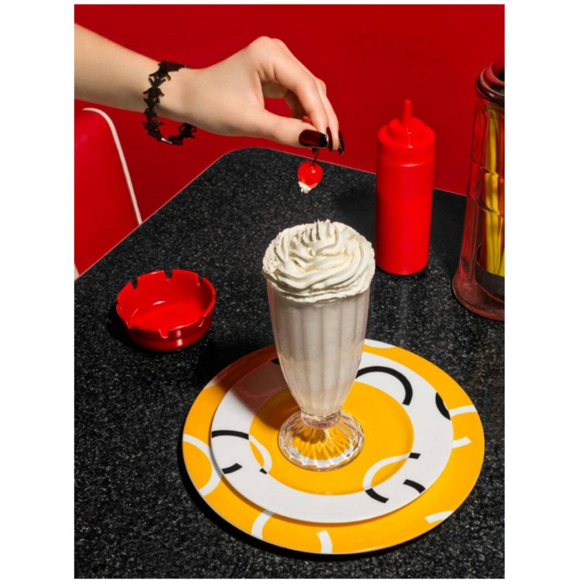 Guess which #popicon?! 💉 #5dollarshake  📷<a href="/aleksandrakingo/">ALEKSANDRA KINGO</a> @edgeofhome <a href="/valentinasyed/">Valentina Syed</a>🐜@ladymuckstuff <a href="/LaMondaMagazine/">La Monda</a>
