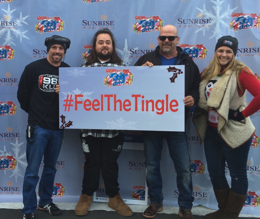 985KLUC's tweet photo. $10,000 from @GoldSilverPawn &amp; @chumlee_  #KLUCToyDrive #FeelTheTingle @RadioKayla @Spencetology https://t.co/Uv5wNbcoDh