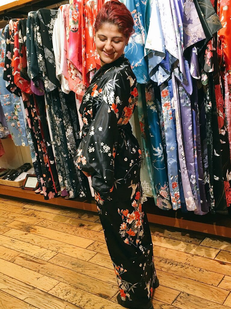 SallyydaChiefa's tweet photo. Wearing one of the coolest things ever.Nothing like exploring a whole different culture. #kimono 🎎🎐#EpcotJapan https://t.co/yggXZi2ptD