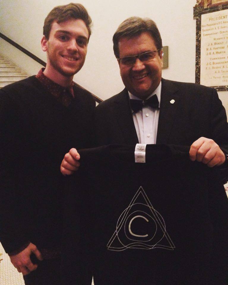 LeCulteUQAM's tweet photo. Au tour de @DenisCoderre de montrer son amour pour #LeCulte! On se voit au lancement ce soir https://t.co/GT1K4ScASN https://t.co/mgqjIRXCjl