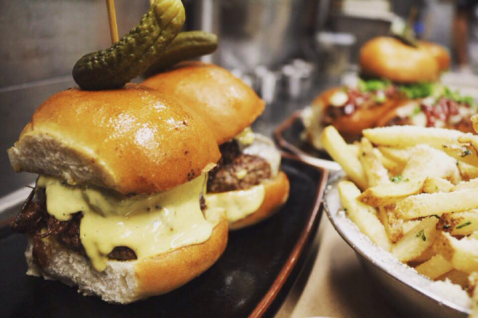 Tap42Bar's tweet image. Snack on these saucy sliders 😍 #shortribsliders #bombdiggity #snack #lunchbreak #tap42
