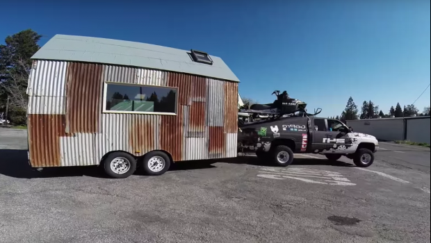 TetonGravity's tweet photo. #tinyhouses are trendy, but admit it- they're great for feeling at home anywhere: https://t.co/rxY2tr8OF8 https://t.co/nYSspXnUW4