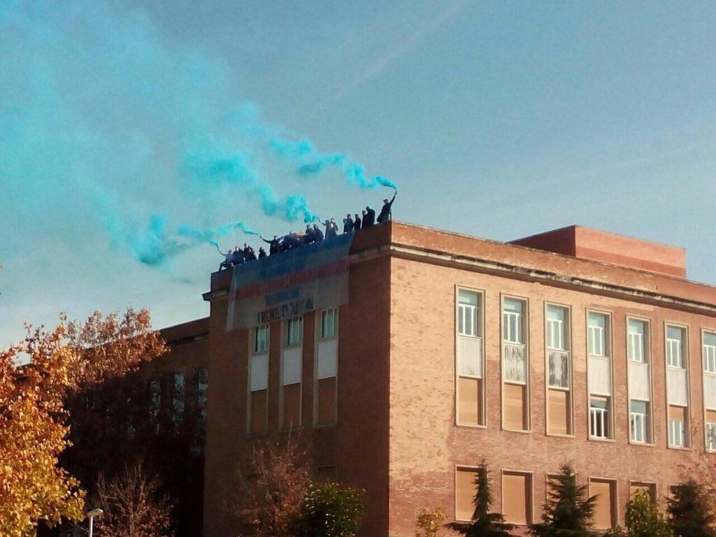aehabeascorpus's tweet photo. Hoy el fascismo ha entrado de nuevo en la Universidad Complutense. La UAM no lo permitirá. #NoPasarán https://t.co/Kl25u0g81F