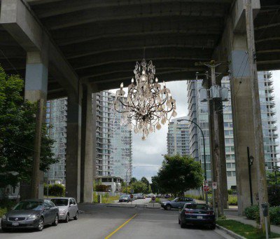 GlobalNational's tweet image. ICYMI: #Vancouver council approves chandelier art project under Granville Street Bridge glbn.ca/VrcdH