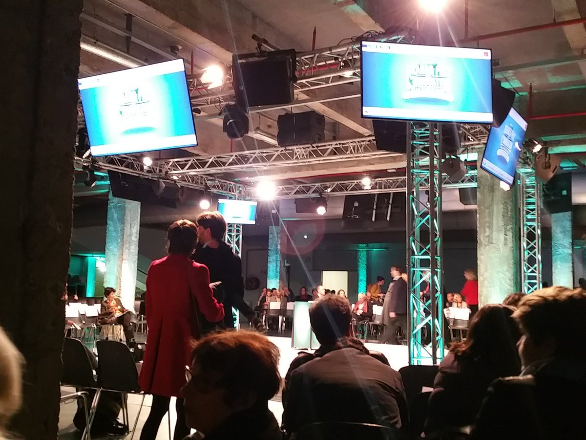 cestbonesprit's tweet photo. En live du #GPI2015, on croise les doigts avec #philock https://t.co/XDmagF0Yu2