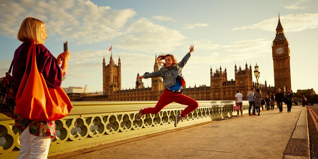 Airbnb_uk's tweet photo. Nearly 1 million people used Airbnb to help them explore London in the last year.

Thank you, London! https://t.co/nRLYguLC8w