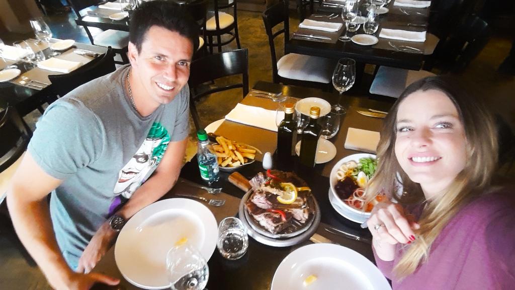 Almorzando un tipico cordero patagonico en ushuahia  con <a href="/JuanIChela/">Juan Ignacio Chela</a>  #fiat500tweet