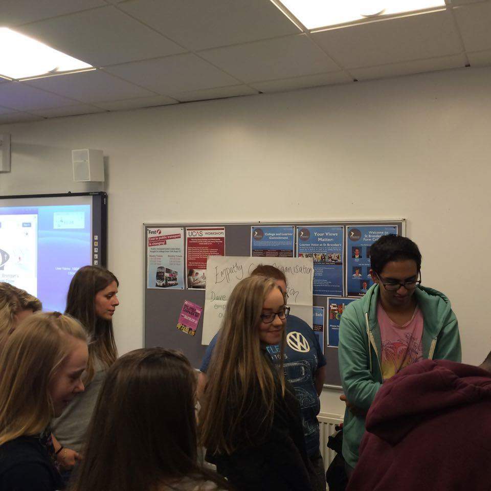 Resilience2016's tweet photo. Team Resilience creating their Time plan during their envision session #Goalto1000 https://t.co/qJqTgTCiaI