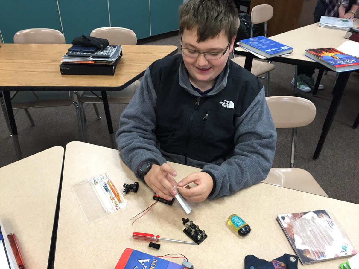 SMSwiz's tweet image. December sessions started this week!!! #STEM #LEDcircuits