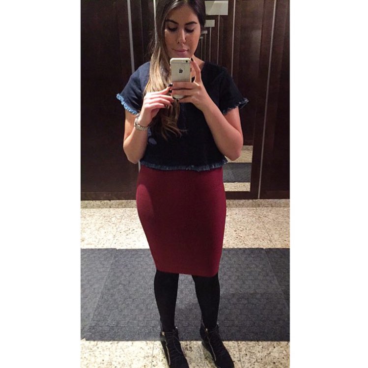 skirtit's tweet photo. 3...2...1... SELFIE! 📸 | Claret ✖️ Denim #SKIRTIT

Shop Claret Pencil: https://t.co/hfpe8hp5Jn https://t.co/vB2c3Tz557