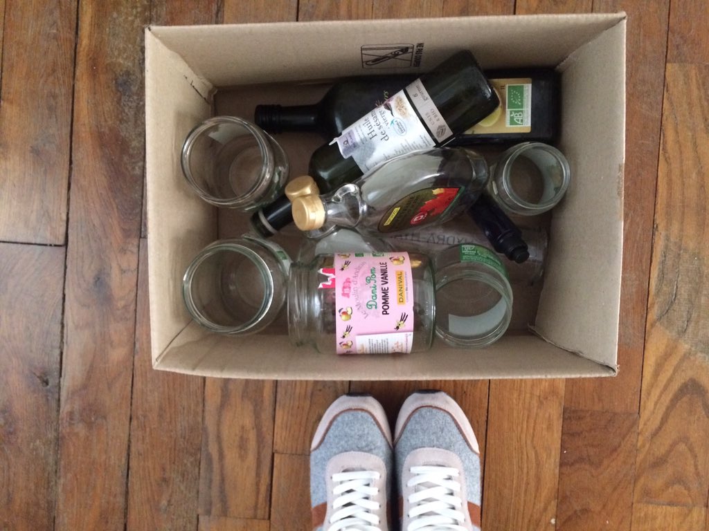 Mogow_'s tweet photo. Chez moi pas de #greenparty mais une #glassparty pour recycler π #LaPlaneteVousDitMerci #objectif2degrΓ©s https://t.co/alVCqqYmgW