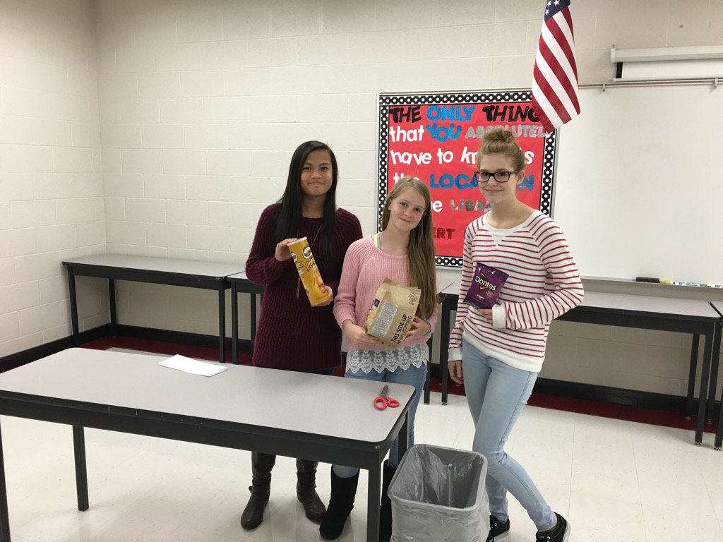 S9GS's tweet image. More #LifeHacks with @mrsknighttweets class. #FoodHacks #FunWithResearch @S9GSLibrary