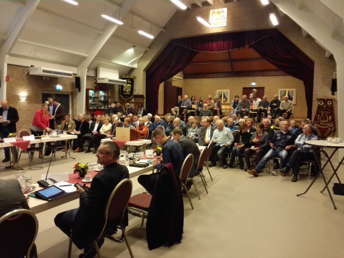 GWalgemoed's tweet photo. Zelden zo'n drukke politieke markt gezien. Op locatie over #N786 in Loenen. Erg leuk en goed. #Raad055 https://t.co/RIFHHKIcTH