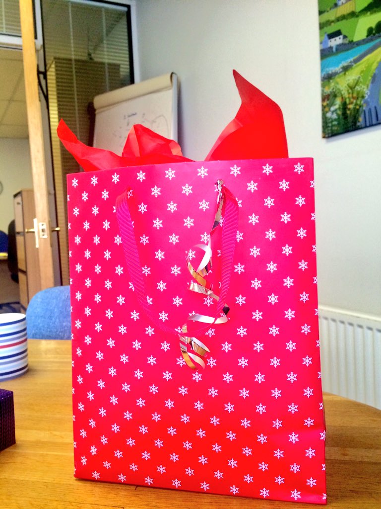 helengibson1's tweet image. Just finished working with a client and got this beautiful Xmas thankyou gift! #JoytoWork  #DelightedClient