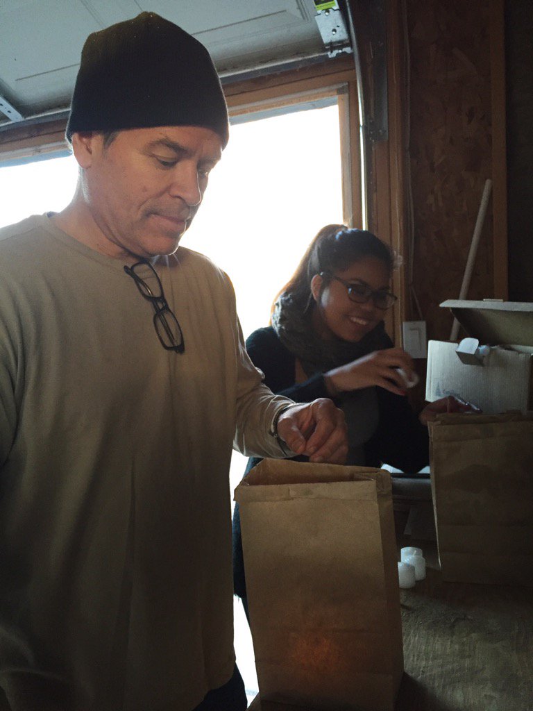 abqnobhill's tweet photo. 1500 luminarias is not an easy task, unless it's done with great company! @chocolateabq #NobHillShopandStroll https://t.co/bmloFudsco