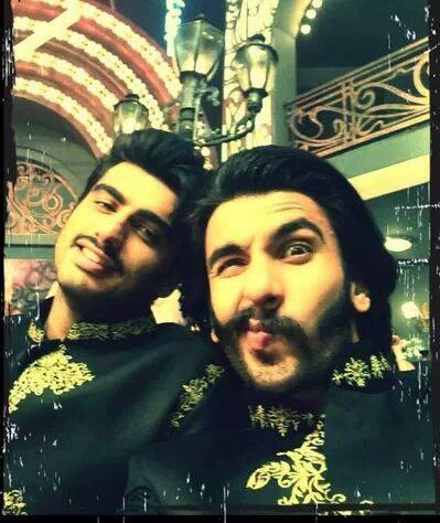 parjuneeti_b's tweet photo. #BringArjunHome Missing this a lot..๐ญ#bff @arjunk26 @RanveerOfficial @GundayTheFilm
Real,unique friendship bond๐๐๐โบ https://t.co/JAvwzB6t7x