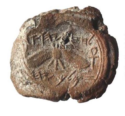 Royal seal of Biblical king Hezekiah, 2700 years old, found in Jerusalem https://t.co/SSbTPnIfij 