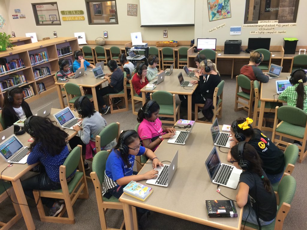 PauletteRodrig's tweet photo. @Reed_Elem 5th grade Ss show their coding skills! Totally engaged! #LeanderISDLib #HourOfCode https://t.co/LLAvjFb4hr