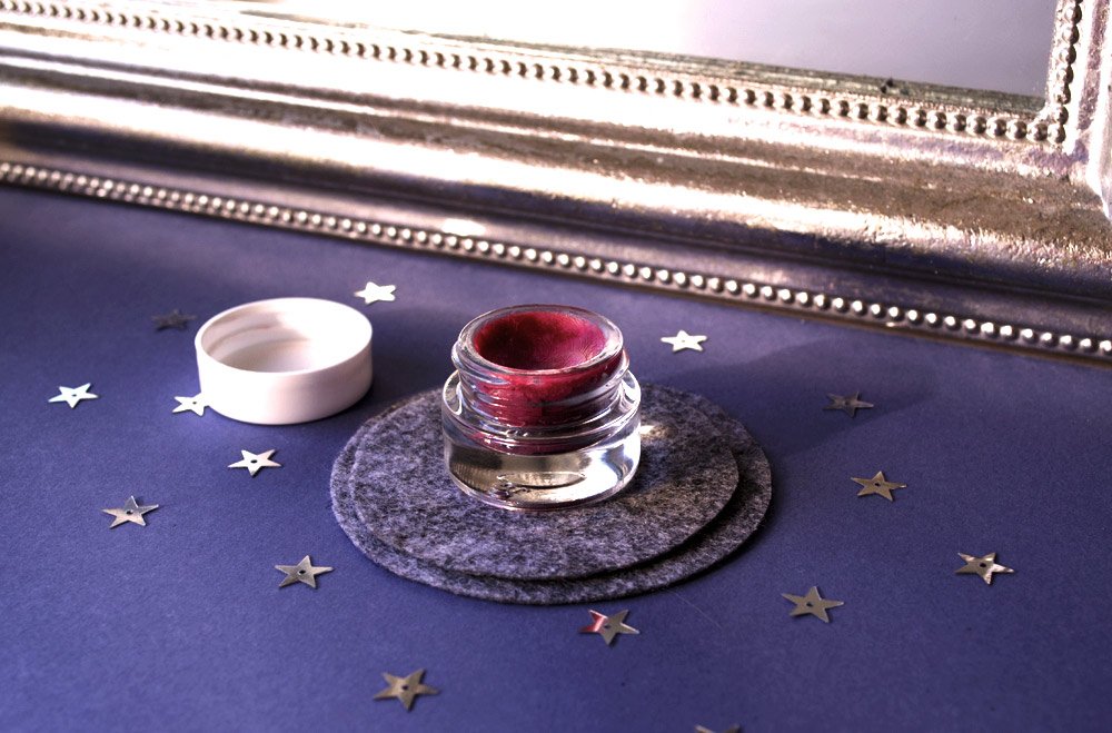 Un nouveau DIY beauté est en ligne ! Apprenez à fabriquer un baume à lèvre teinté naturel : moukita.com/diy-fabriquer-…