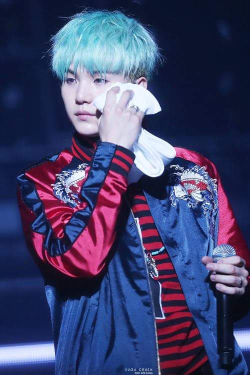 sweatingkidols's tweet photo. Suga // BTS https://t.co/GxVBBWeEvg