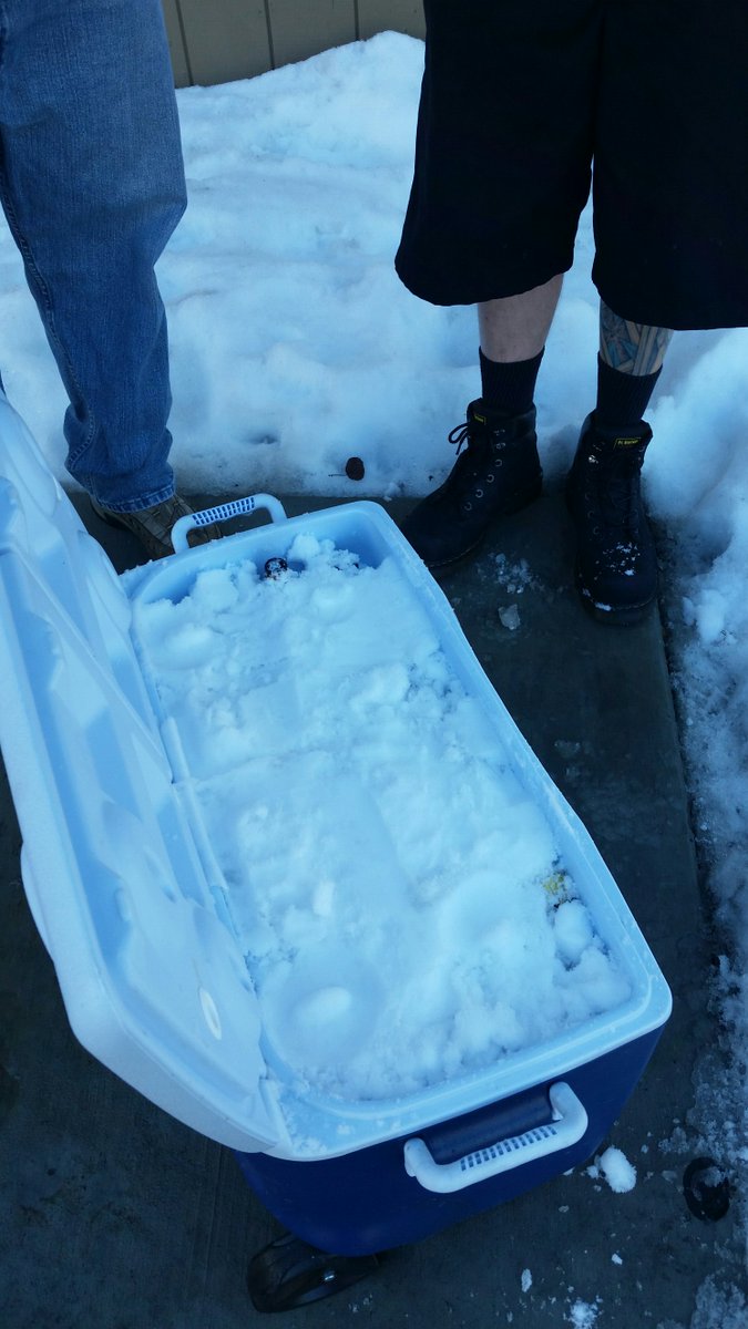 MotherEarthKev's tweet photo. Who buys ice for their beer cooler. Silly... https://t.co/EPxMI0Onzr