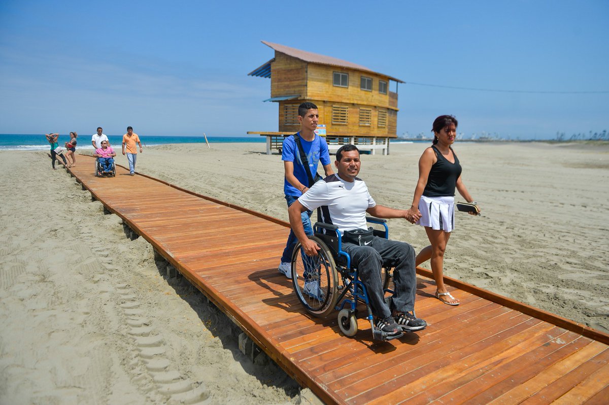 tierramanabi's tweet photo. .@Municipio_Manta  entrega al país la primer #RampaDeLaInclusión en playa El Murciélago #UnDíaParaTodos @jorgezamb1 https://t.co/6ev1hWG4Ra