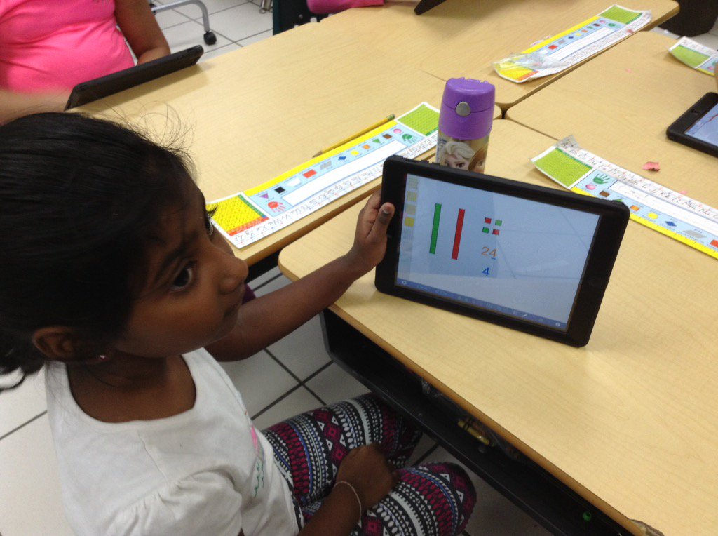 kuhn3rdgrade's tweet photo. Great place value lesson using iPads! @mmthomps @swlupia @dspringses https://t.co/OAky0takcI