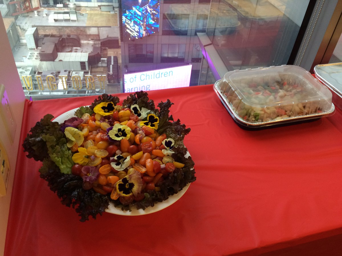 5tsparty's tweet photo. Another awesome array of appetizers by @timmmyk #5tsparty https://t.co/3WvAnkDe28