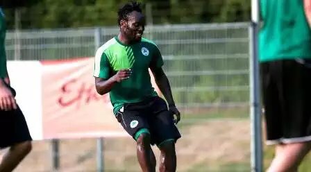 warisgh10's tweet photo. Happy birthday big bro @MichaelEssien. Role model to thousands of kids around the world. May God continue 2 bless u. https://t.co/c3xdKP8xKn