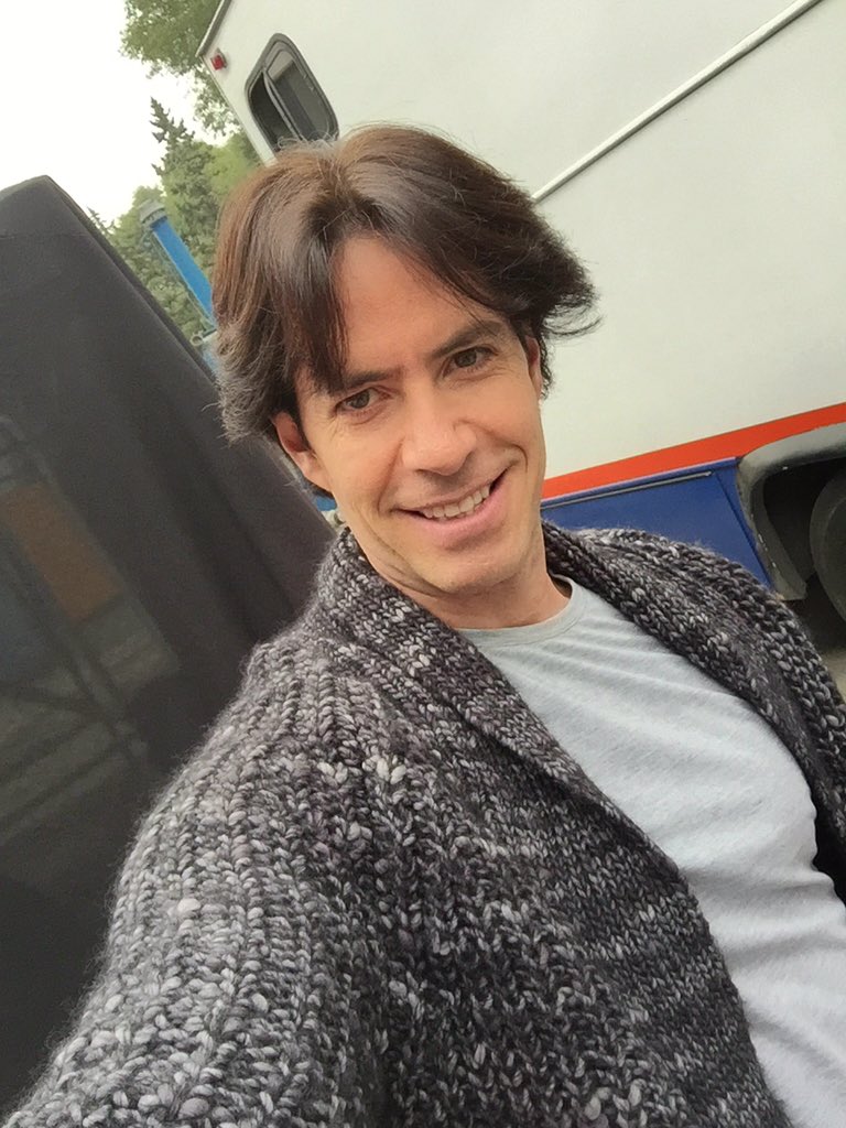 Hola reactivando el twiter saludos a todos !!! #lavecina @LaVecinaTvMx