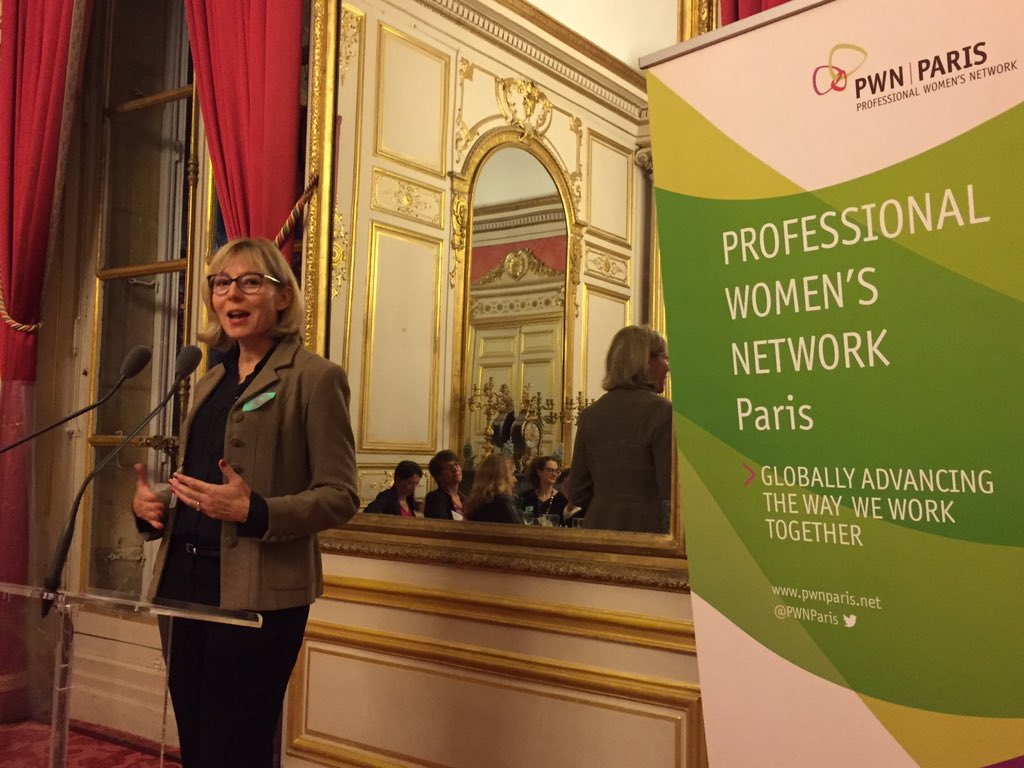 FlashTweet's tweet photo. #SpeakerDiner @PWNParis @fderolez "Soyez les acteurs du changement. Important d'avoir une culture #digitale" https://t.co/23FjLce27X