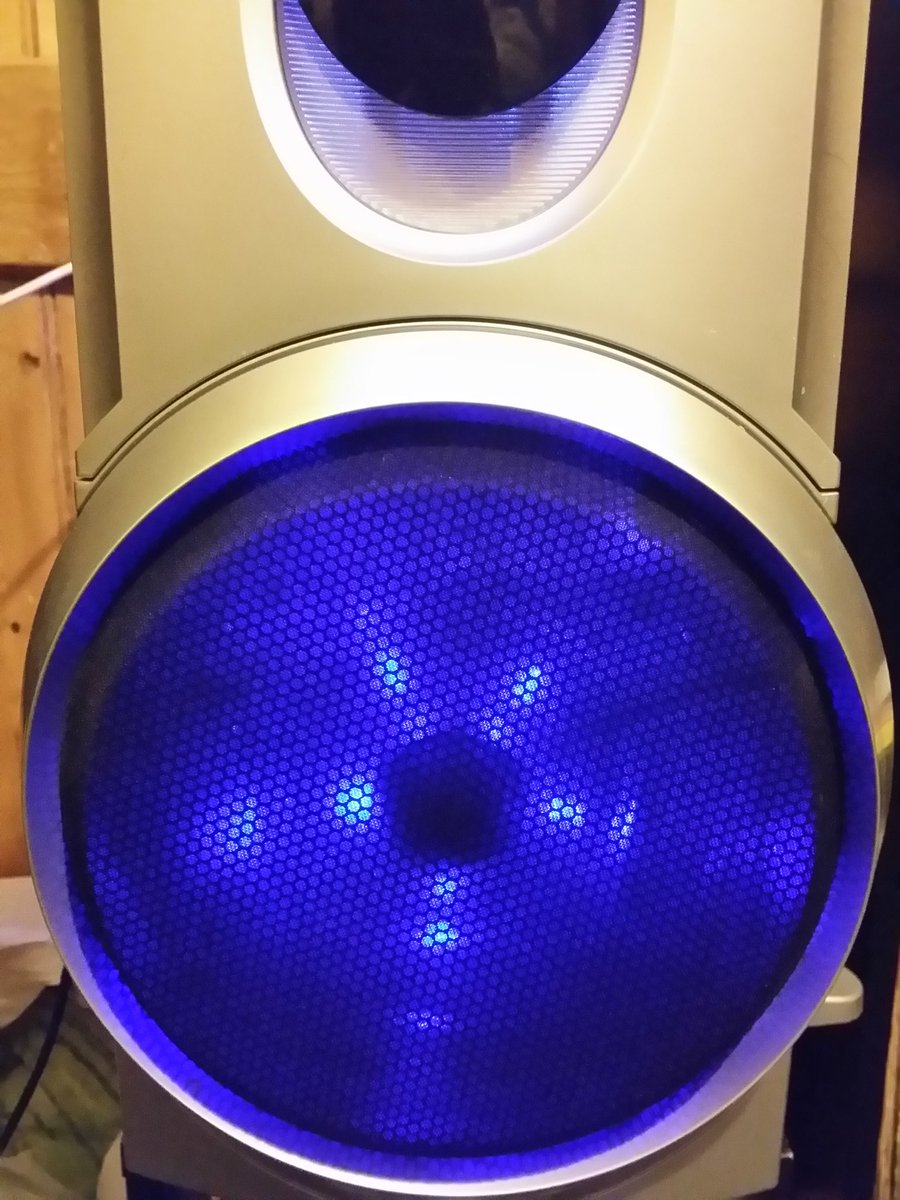 Jim_Bagnall's tweet image. I used ladies tights/pantyhose as a #dustfilter for my main fan &apos;engine&apos;! It was bitch to fit on! #ingenuous